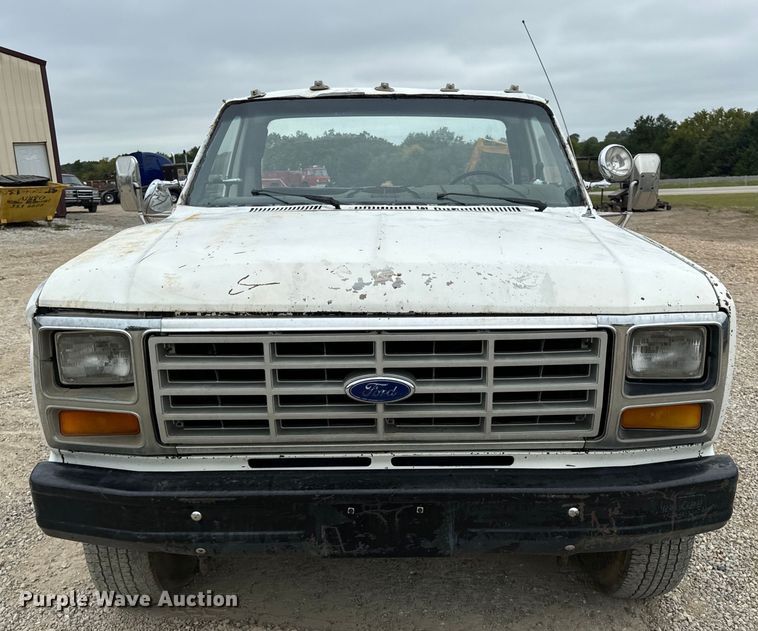 image for item EH7024 1985 Ford F350 pickup truck cab and chassis