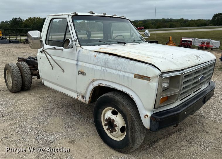 image for item EH7024 1985 Ford F350 pickup truck cab and chassis