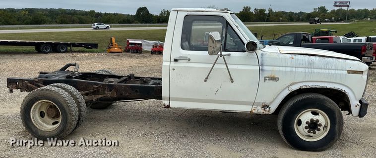 image for item EH7024 1985 Ford F350 pickup truck cab and chassis
