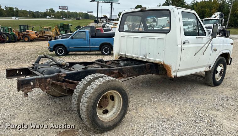 image for item EH7024 1985 Ford F350 pickup truck cab and chassis