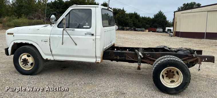 image for item EH7024 1985 Ford F350 pickup truck cab and chassis