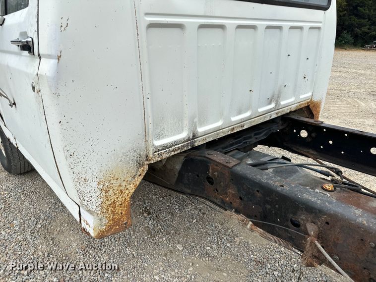 image for item EH7024 1985 Ford F350 pickup truck cab and chassis