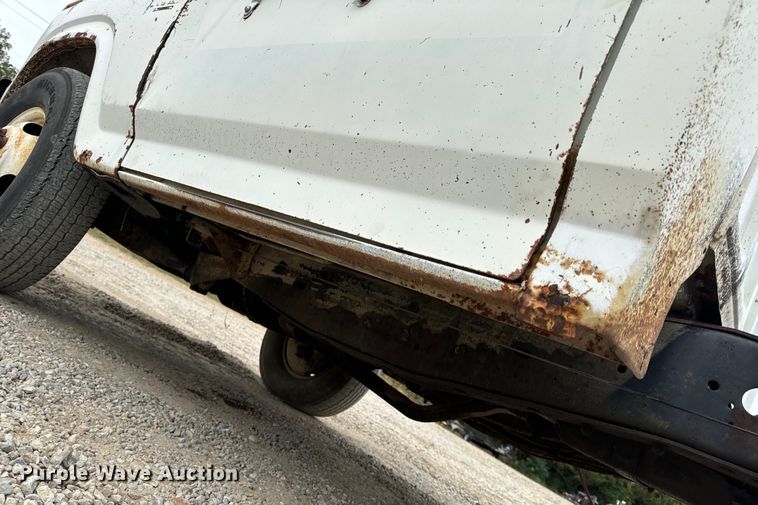 image for item EH7024 1985 Ford F350 pickup truck cab and chassis