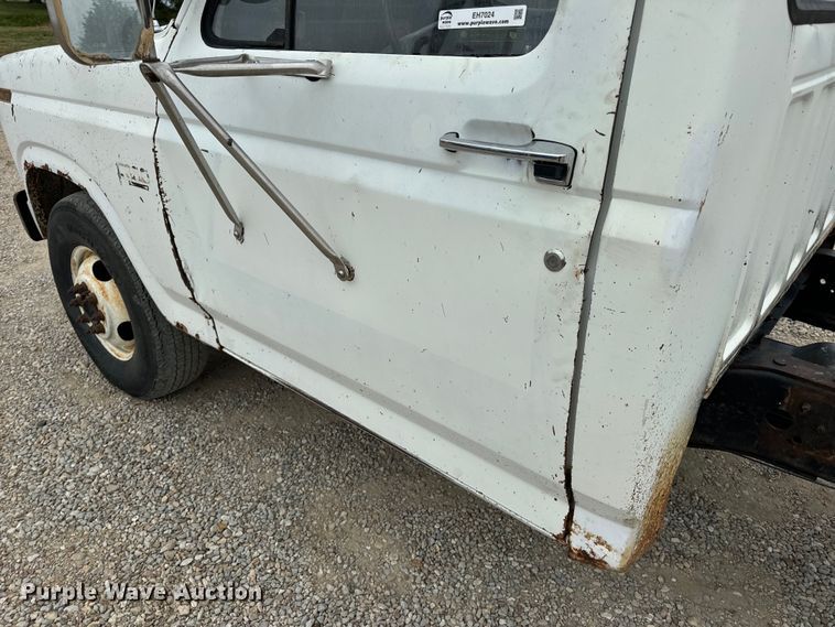 image for item EH7024 1985 Ford F350 pickup truck cab and chassis