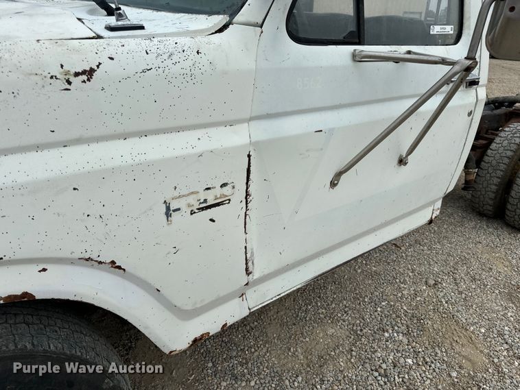 image for item EH7024 1985 Ford F350 pickup truck cab and chassis