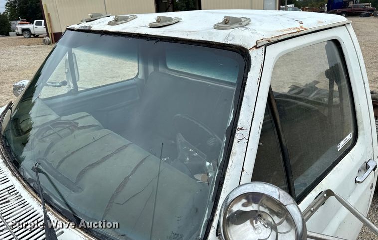 image for item EH7024 1985 Ford F350 pickup truck cab and chassis