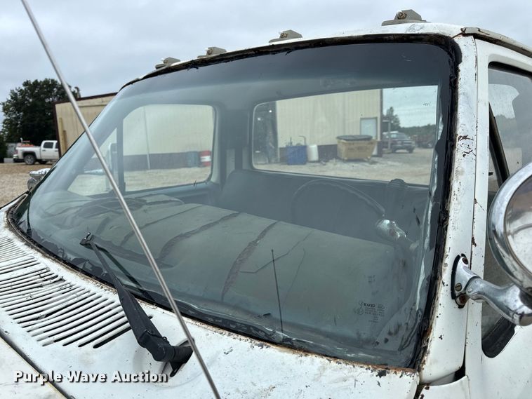 image for item EH7024 1985 Ford F350 pickup truck cab and chassis