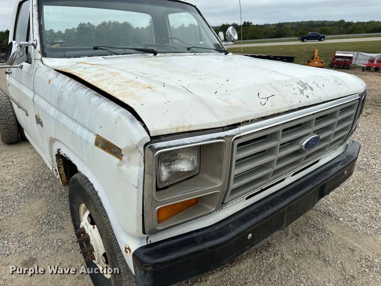 image for item EH7024 1985 Ford F350 pickup truck cab and chassis