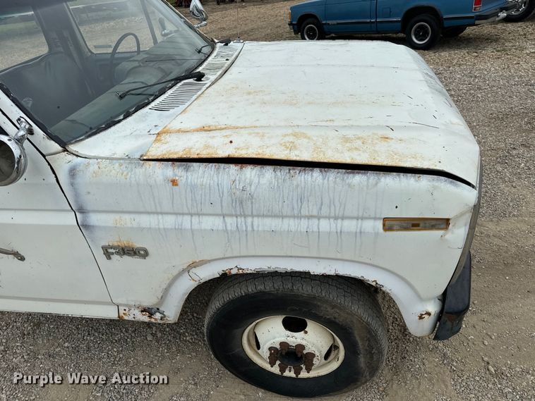 image for item EH7024 1985 Ford F350 pickup truck cab and chassis