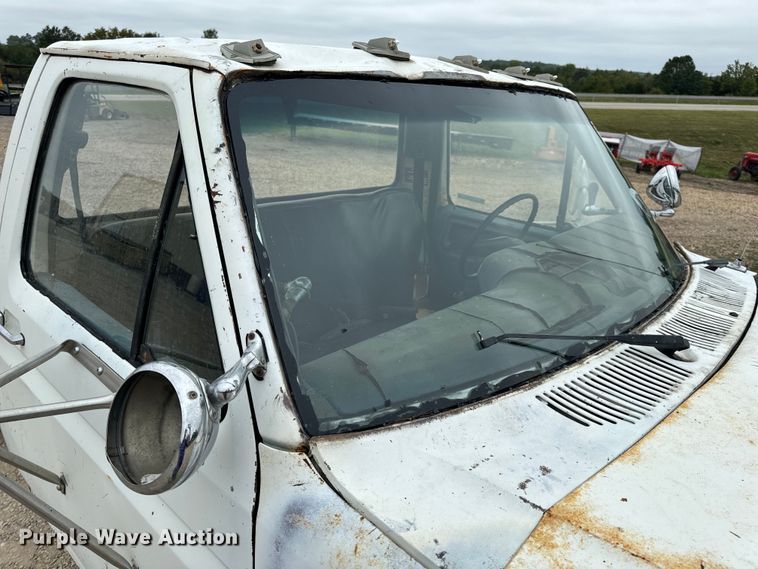 image for item EH7024 1985 Ford F350 pickup truck cab and chassis