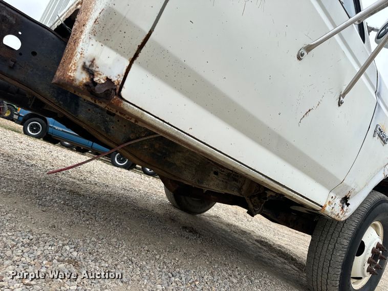 image for item EH7024 1985 Ford F350 pickup truck cab and chassis