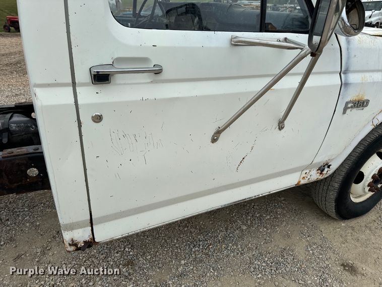 image for item EH7024 1985 Ford F350 pickup truck cab and chassis