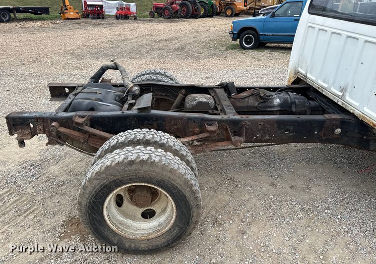 image for item EH7024 1985 Ford F350 pickup truck cab and chassis