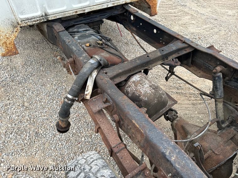 image for item EH7024 1985 Ford F350 pickup truck cab and chassis