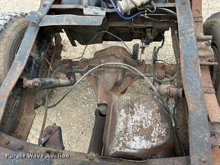 image for item EH7024 1985 Ford F350 pickup truck cab and chassis