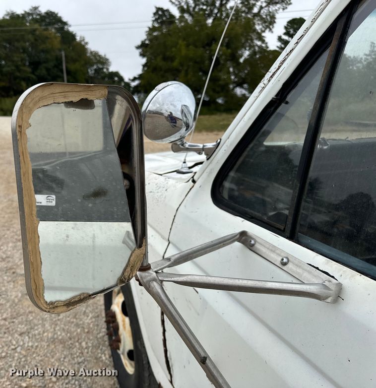 image for item EH7024 1985 Ford F350 pickup truck cab and chassis