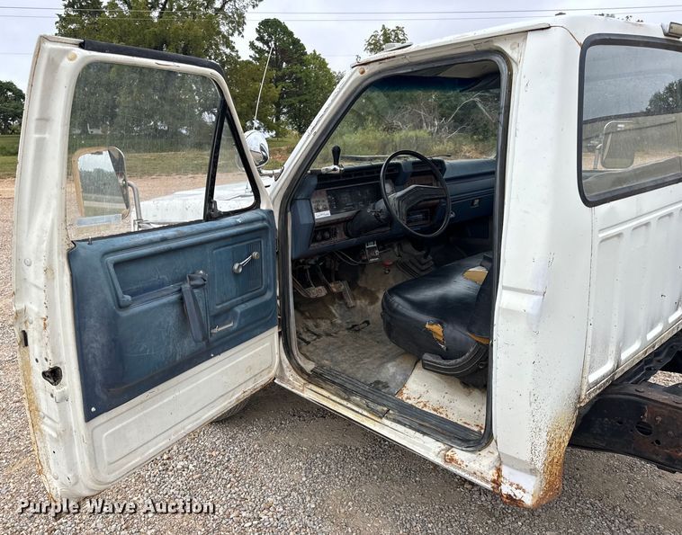 image for item EH7024 1985 Ford F350 pickup truck cab and chassis