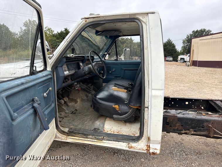 image for item EH7024 1985 Ford F350 pickup truck cab and chassis
