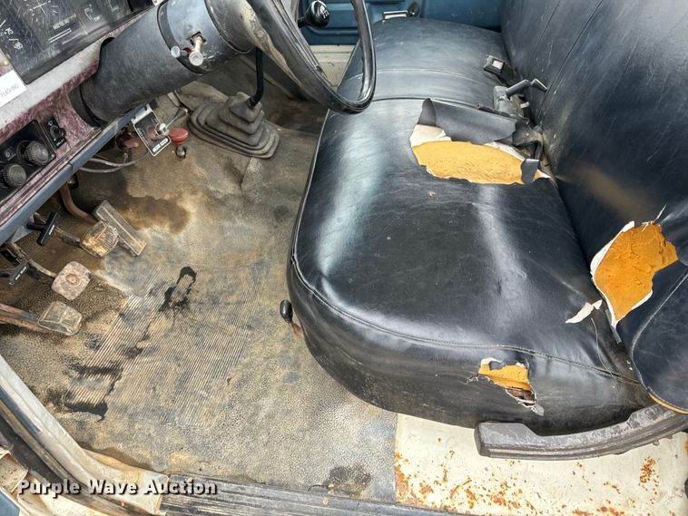 image for item EH7024 1985 Ford F350 pickup truck cab and chassis