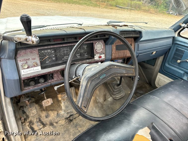 image for item EH7024 1985 Ford F350 pickup truck cab and chassis