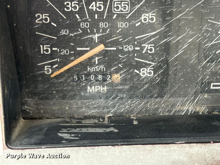 image for item EH7024 1985 Ford F350 pickup truck cab and chassis