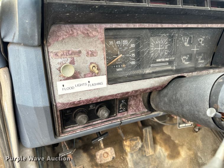 image for item EH7024 1985 Ford F350 pickup truck cab and chassis