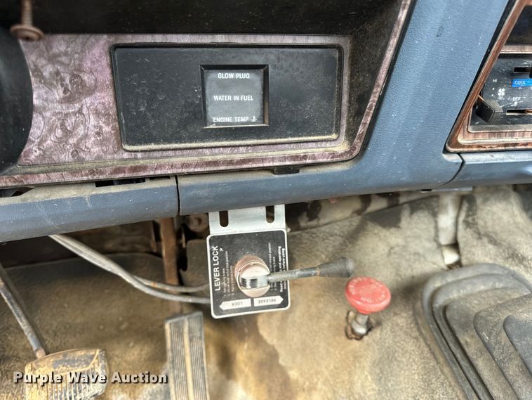 image for item EH7024 1985 Ford F350 pickup truck cab and chassis