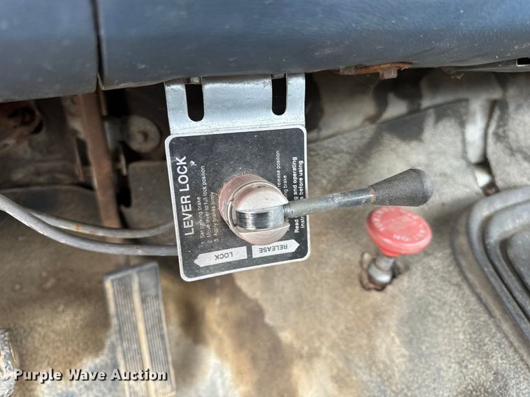 image for item EH7024 1985 Ford F350 pickup truck cab and chassis