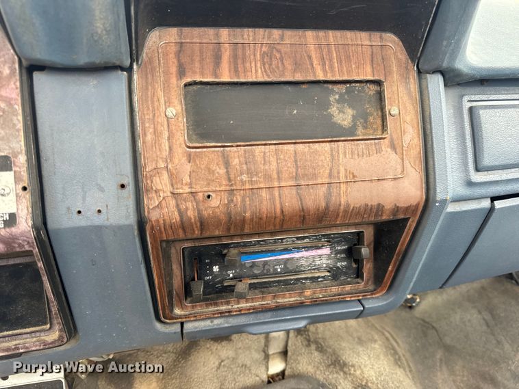 image for item EH7024 1985 Ford F350 pickup truck cab and chassis