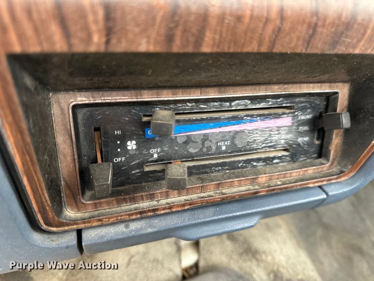 image for item EH7024 1985 Ford F350 pickup truck cab and chassis