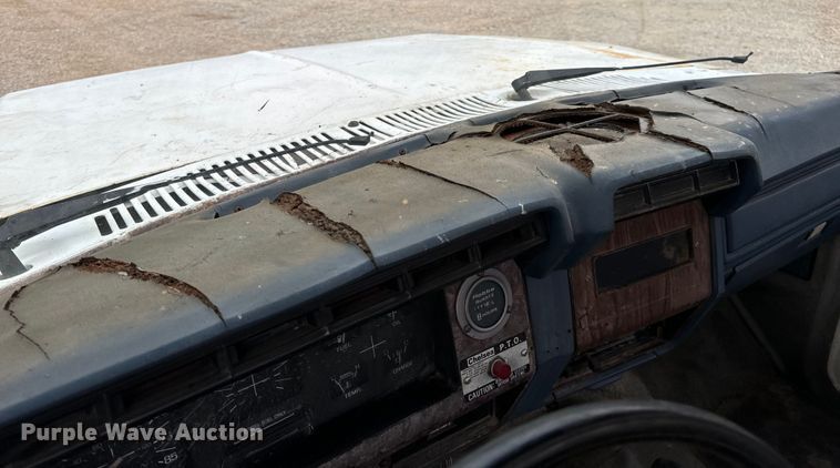 image for item EH7024 1985 Ford F350 pickup truck cab and chassis