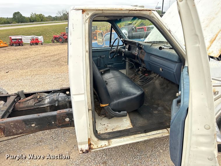image for item EH7024 1985 Ford F350 pickup truck cab and chassis