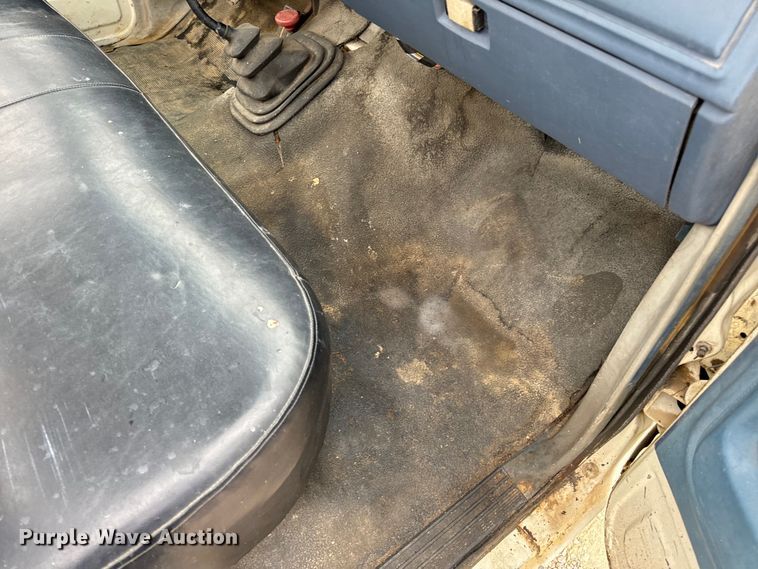 image for item EH7024 1985 Ford F350 pickup truck cab and chassis