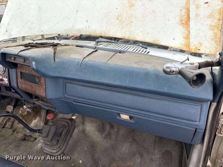 image for item EH7024 1985 Ford F350 pickup truck cab and chassis