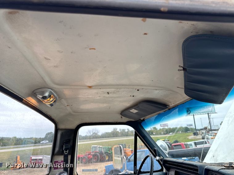 image for item EH7024 1985 Ford F350 pickup truck cab and chassis