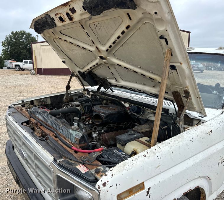 image for item EH7024 1985 Ford F350 pickup truck cab and chassis