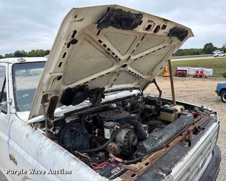 image for item EH7024 1985 Ford F350 pickup truck cab and chassis