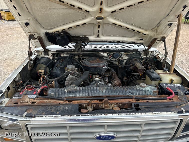 image for item EH7024 1985 Ford F350 pickup truck cab and chassis