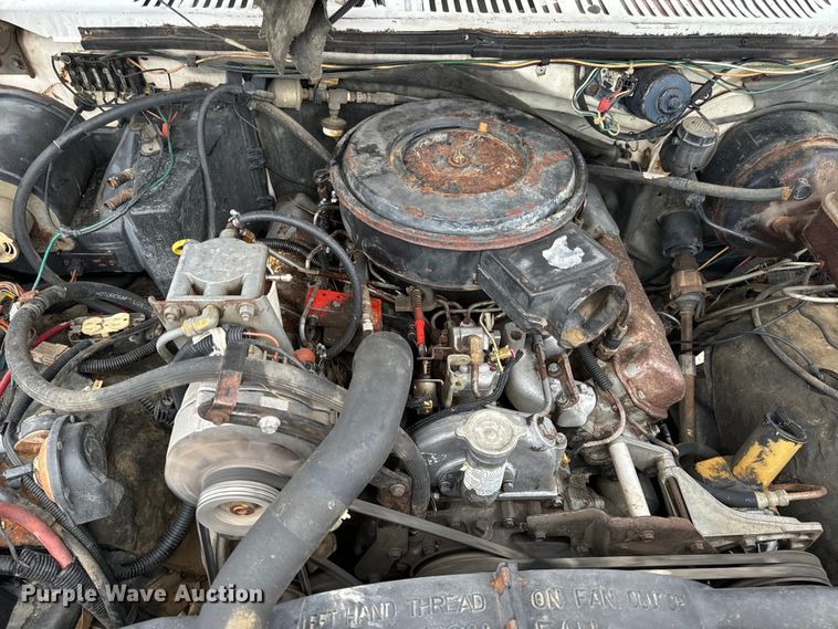 image for item EH7024 1985 Ford F350 pickup truck cab and chassis