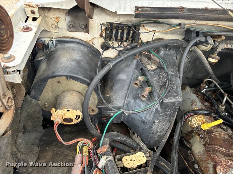 image for item EH7024 1985 Ford F350 pickup truck cab and chassis