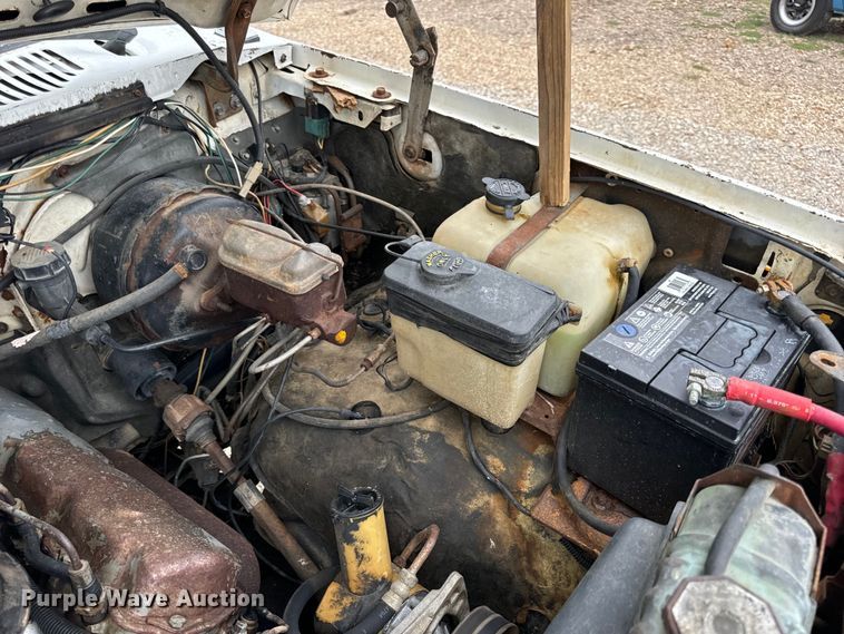 image for item EH7024 1985 Ford F350 pickup truck cab and chassis