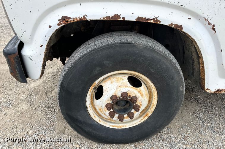 image for item EH7024 1985 Ford F350 pickup truck cab and chassis