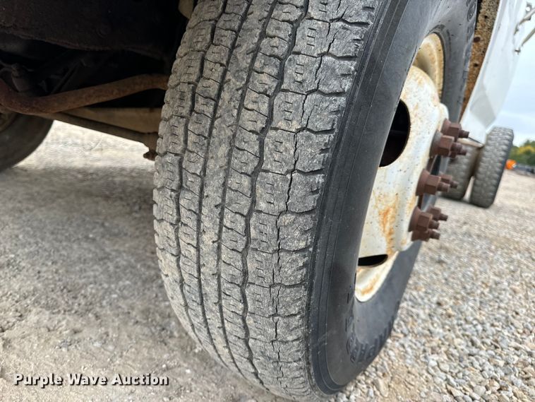 image for item EH7024 1985 Ford F350 pickup truck cab and chassis