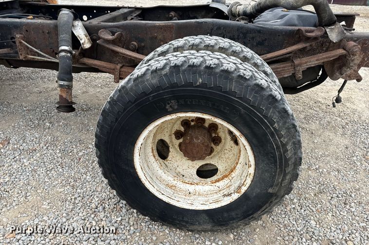 image for item EH7024 1985 Ford F350 pickup truck cab and chassis