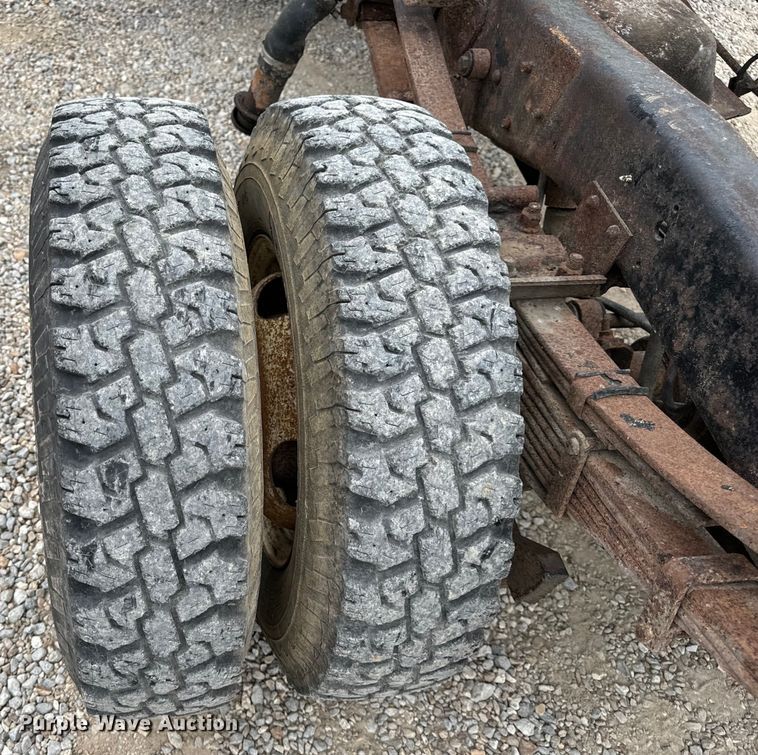 image for item EH7024 1985 Ford F350 pickup truck cab and chassis