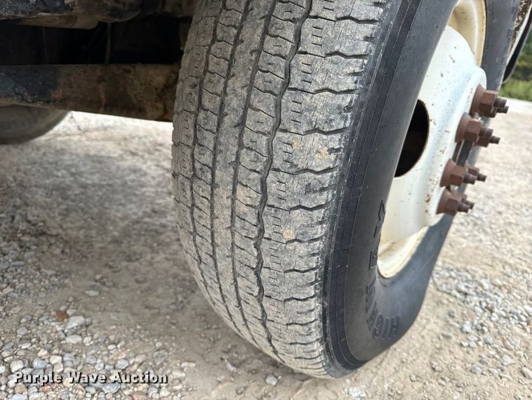 image for item EH7024 1985 Ford F350 pickup truck cab and chassis