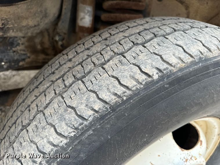 image for item EH7024 1985 Ford F350 pickup truck cab and chassis