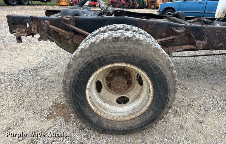 image for item EH7024 1985 Ford F350 pickup truck cab and chassis