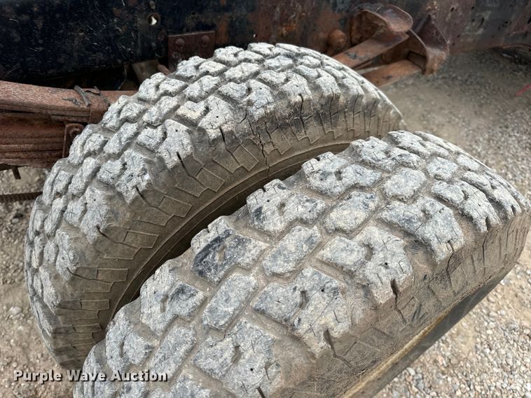 image for item EH7024 1985 Ford F350 pickup truck cab and chassis