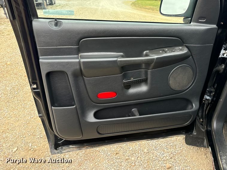 image for item EH7026 2003 Dodge Ram 2500 SLT pickup truck